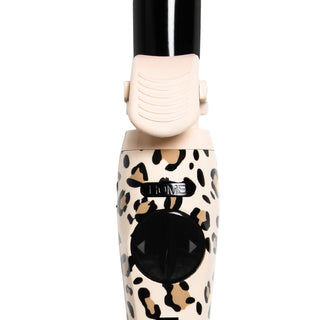 Up close image of the catwalk Beachwaver S1.25 rotation at home buttons