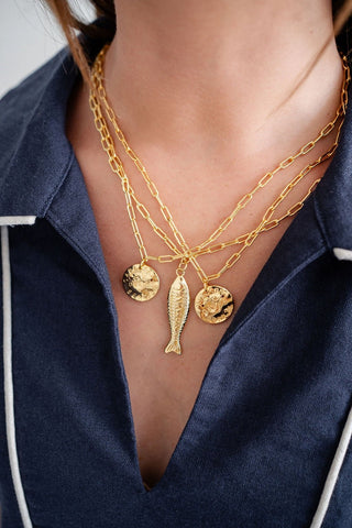 Mini Beach Tag Charm Necklace – 18k Gold Plated