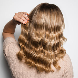 Image of Model showing off her shiny waves that she put Beachwavers Keep It Calm Smoothing Cream in.